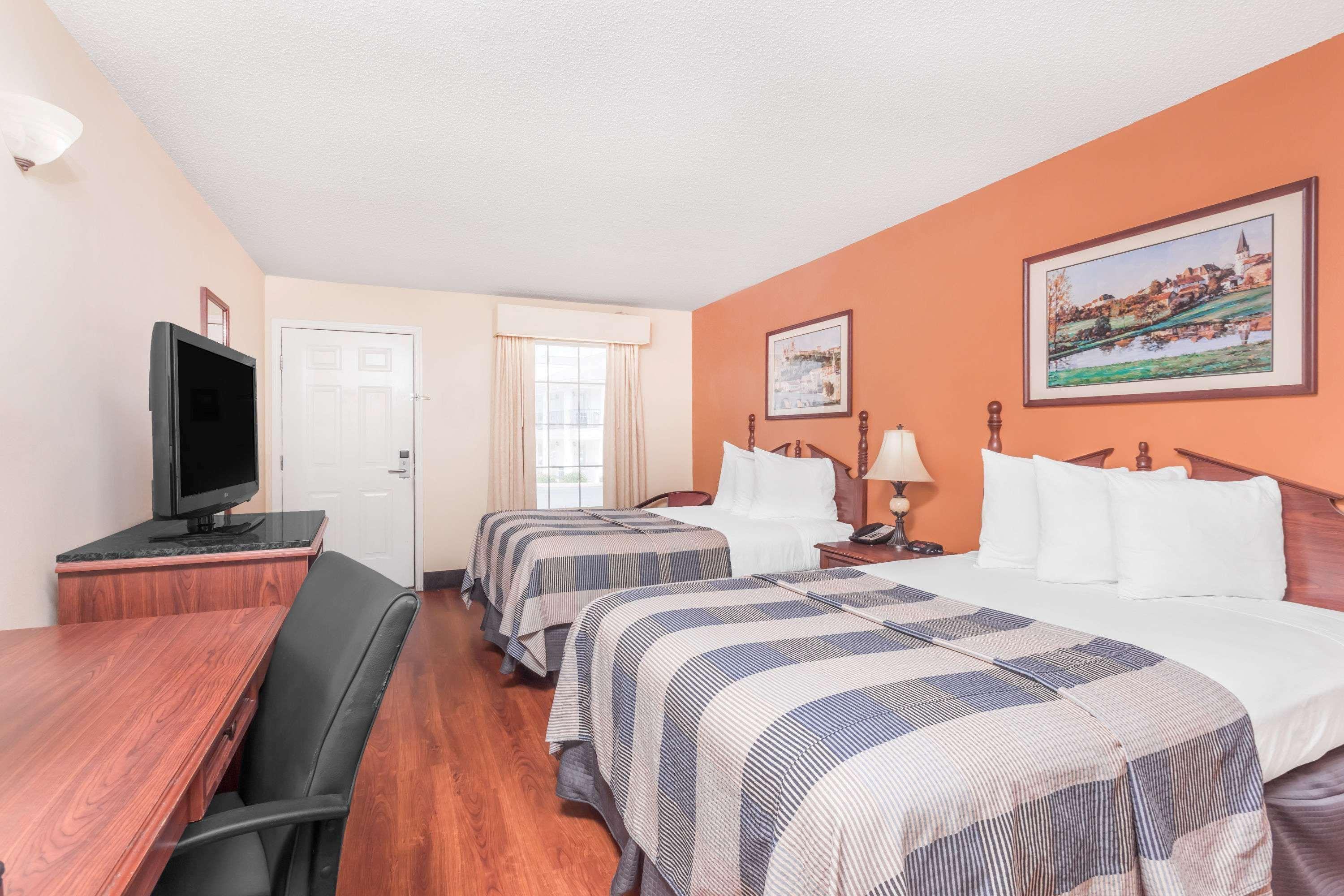 Days Inn By Wyndham Americus Bagian luar foto