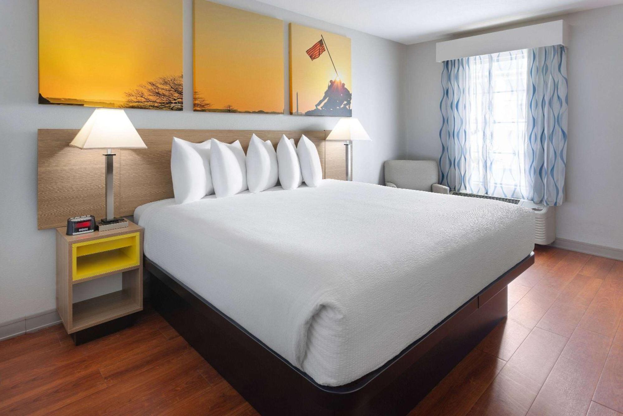 Days Inn By Wyndham Americus Bagian luar foto