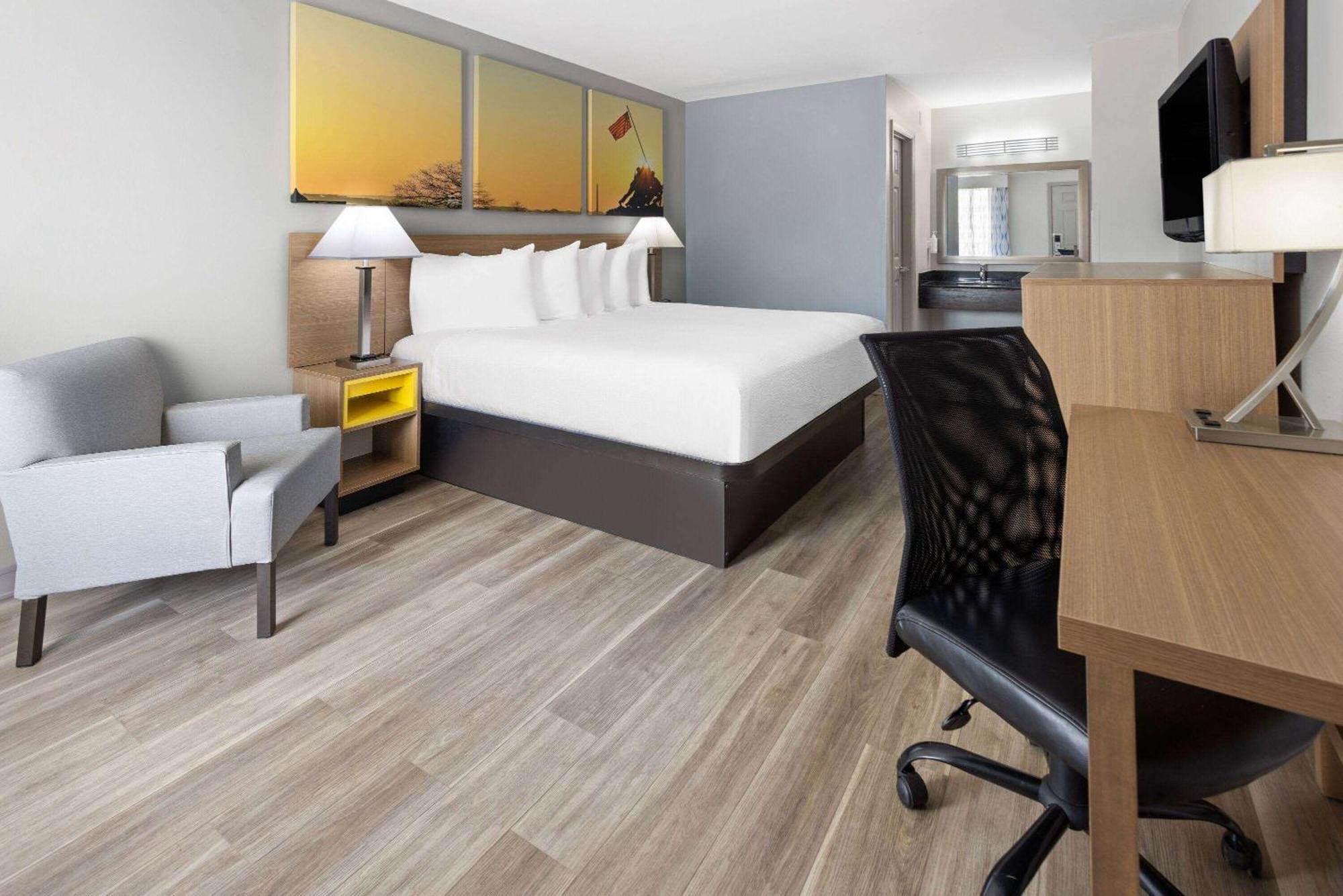 Days Inn By Wyndham Americus Bagian luar foto