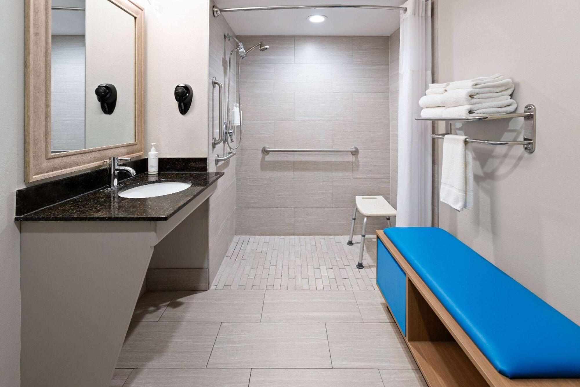 Days Inn By Wyndham Americus Bagian luar foto