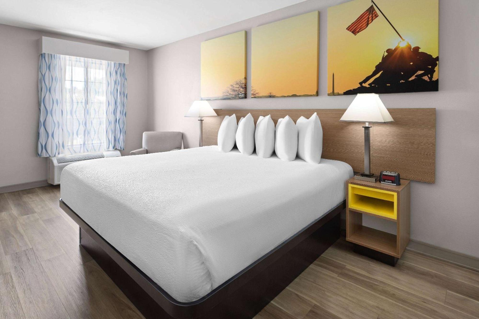 Days Inn By Wyndham Americus Bagian luar foto