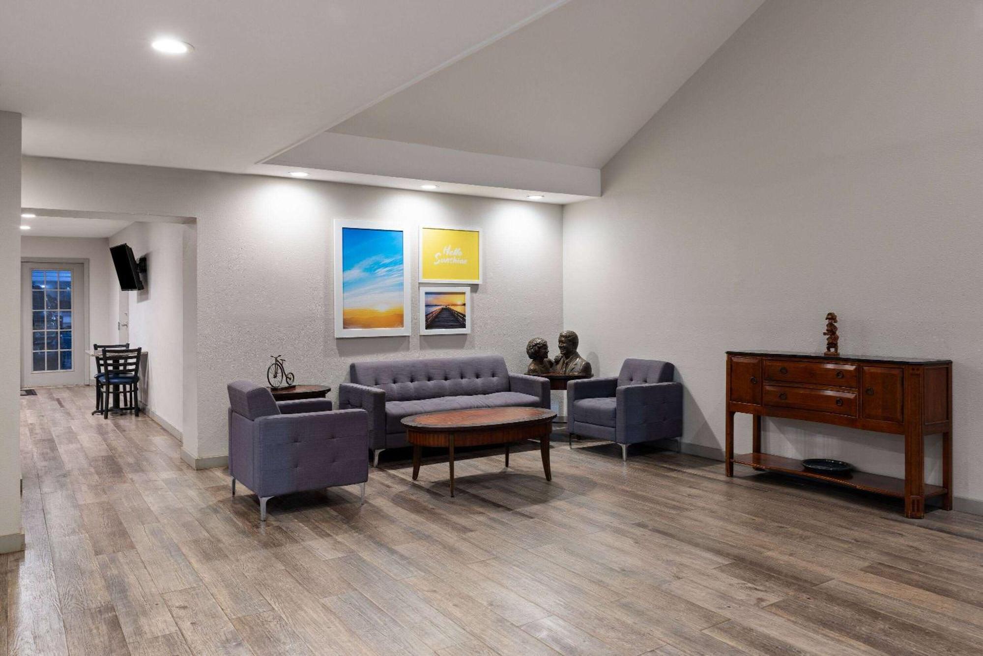 Days Inn By Wyndham Americus Bagian luar foto