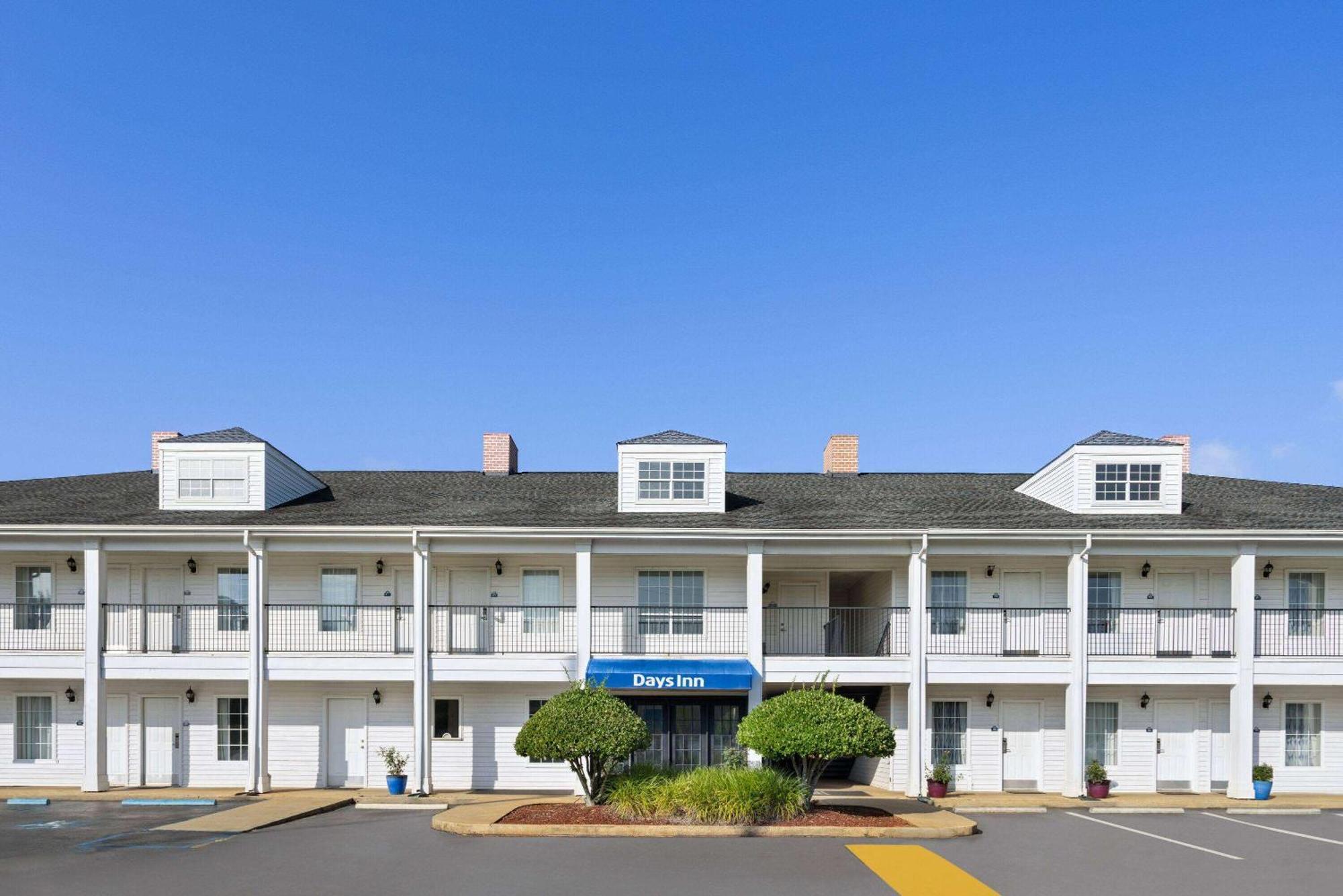 Days Inn By Wyndham Americus Bagian luar foto