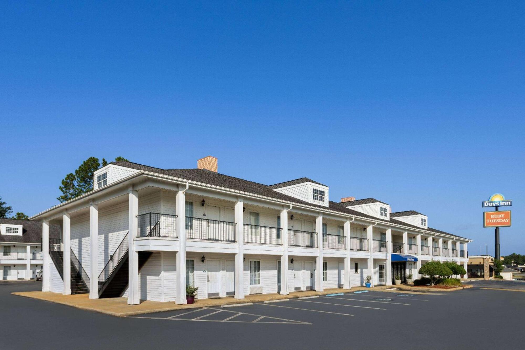 Days Inn By Wyndham Americus Bagian luar foto